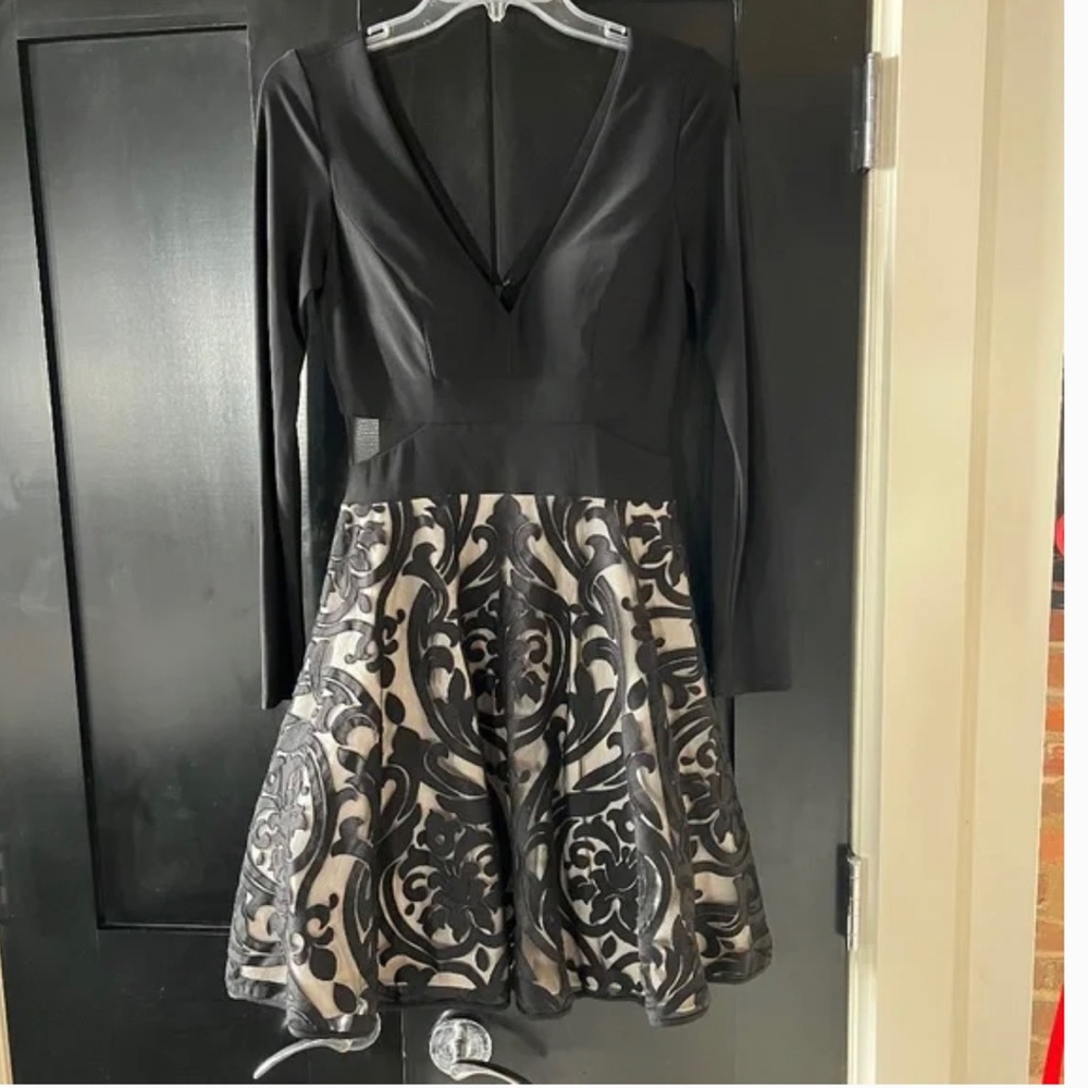 XSCAPE BLACK AND EMBROIDERED COCKTAIL DRESS SIZE 6–WORN ONCE